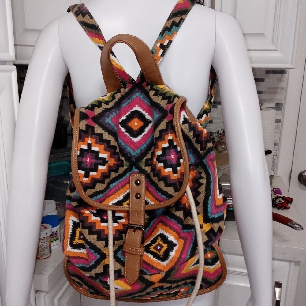 Skechers Aztec Print Canvas Cinch Hobo Backpack 73901 lined drawstring closure